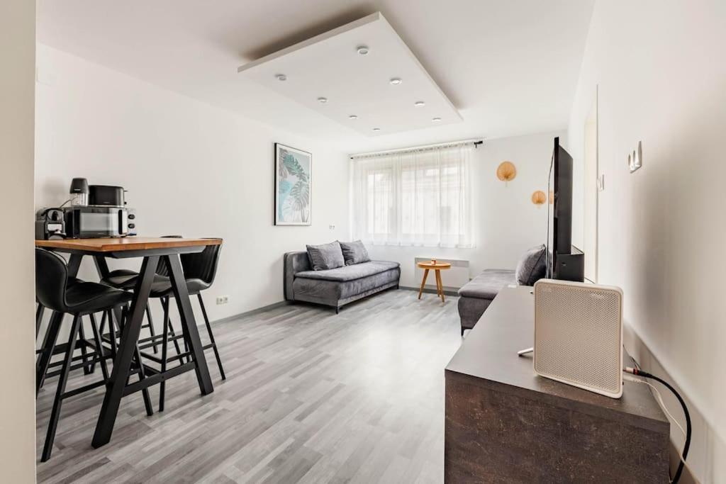 Cozy Renovated Apartment Close To Schoenbrunn Palace เวียนนา ภายนอก รูปภาพ