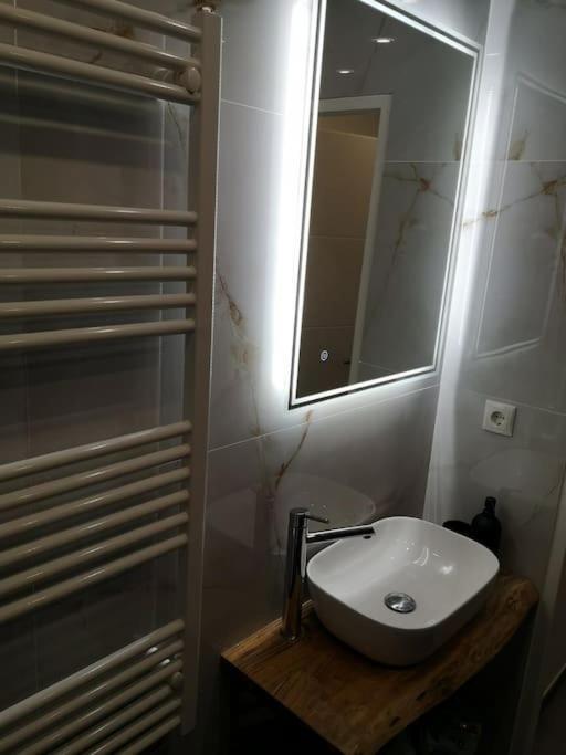 Cozy Renovated Apartment Close To Schoenbrunn Palace เวียนนา ภายนอก รูปภาพ