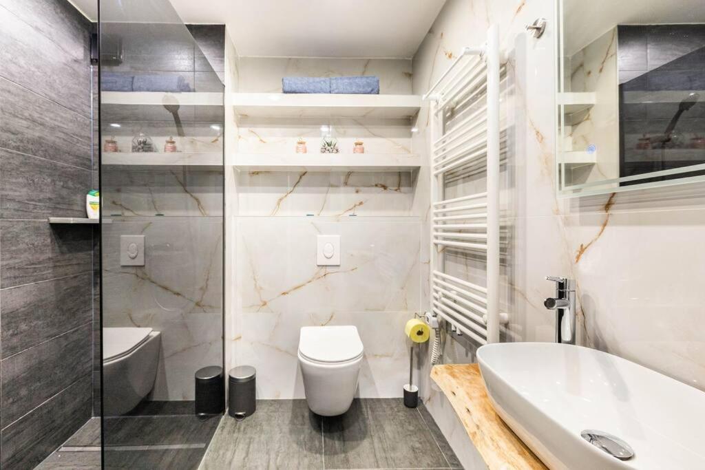 Cozy Renovated Apartment Close To Schoenbrunn Palace เวียนนา ภายนอก รูปภาพ